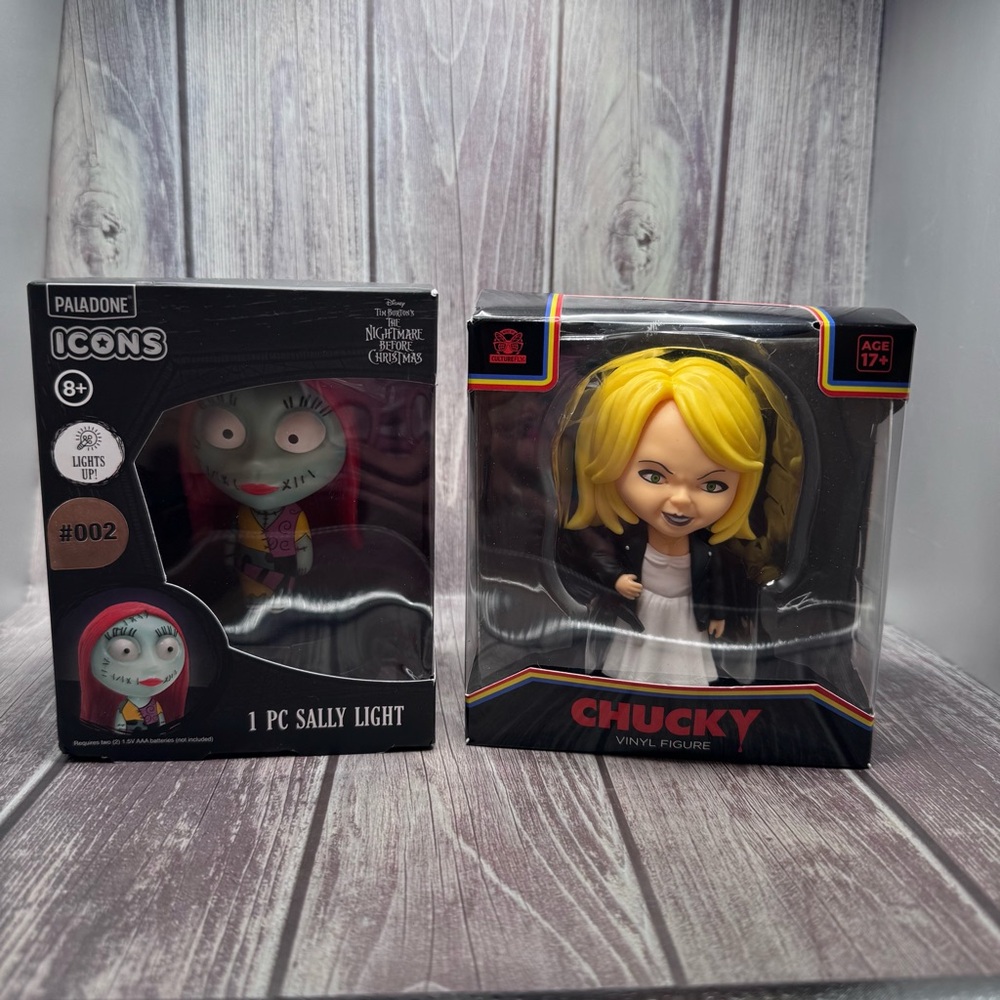 Chucky Vinyl Figure & Paladone Sally Light Duo